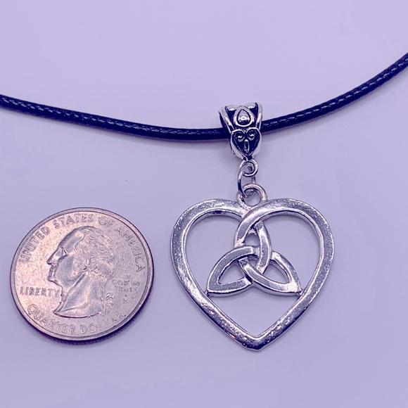 💜20%Off Bundles♥️NWT Celtic Knot Heart necklace 💜Hand Crafted  ♥️VD… - Picture 3 of 8